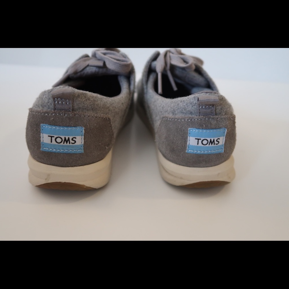 Toms sneakers